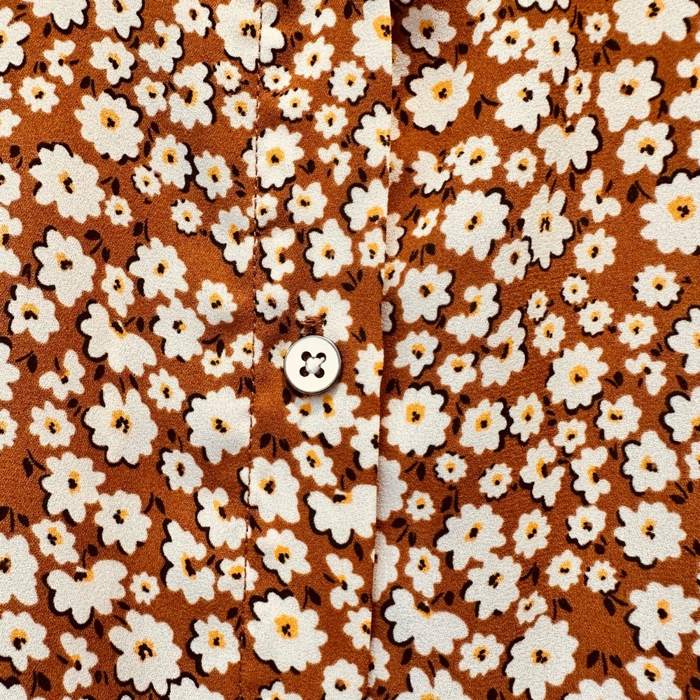 CAbi LarkTop - Picture 2 of 4